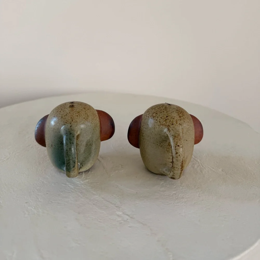 VINTAGE UCTCI CERAMIC ELEPHANT SALT/PEPPER SHAKERS WHIMSICAL STONEWARE‎ POTTERY